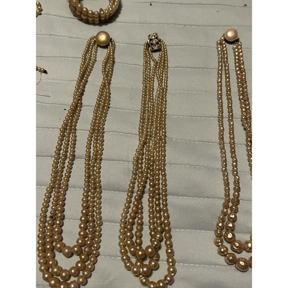 Vintage Faux Pearl Jewelry Lot Pieces Earrings Necklaces Bracelets Earrings - Picture 6 of 12